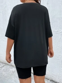 Flirla Camiseta de hombros caídos con estampado de figura y letra - Negro - Ver 2