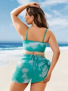 SHEIN Swim Curve Conjunto de bikini de tallas grandes de teñido anudado, top tipo camiseta con cruce de tiras en la espalda, bikini de cintura alta y falda de playa con nudos en los lados, 3 piezas, traje de baño de verano