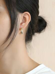 Charm-In Bông tai dạng vòng Cuff với trang trí bằng đá Zirconia - Vàng - Xem 2