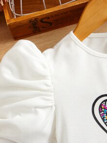 SHEIN 女孩愛心和字母圖案羊腿袖T恤和亮片半身裙