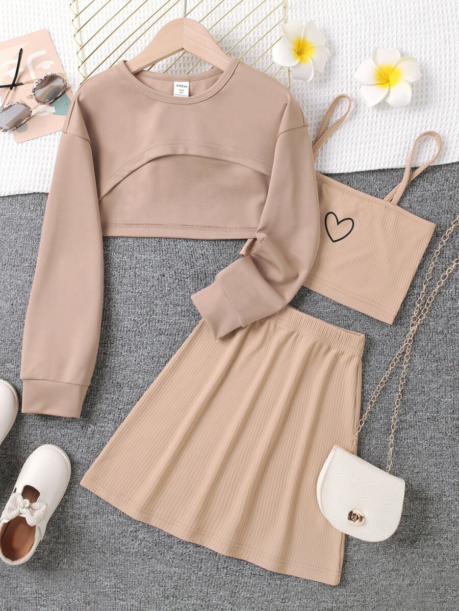 SHEIN Explorewe 適合十幾歲女孩的高低超短版套裝,包含連帽衫、心形背心和裙子 - 卡其色 - 查看 1