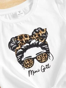 SHEIN Chicas con estampado de figura bajo con nudo Camiseta & desgarro Pantalones deportivos - Blanco y Negro - Ver 4