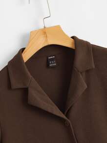 SHEIN EZwear Camiseta con botón de cuello con solapa - Café integral - Ver 3