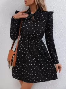 SHEIN LUNE 碎花繫帶領荷葉邊連衣裙 - 黑色 - 查看 4