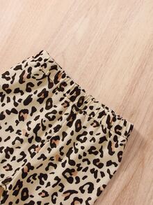 SHEIN Toddler Girls Figure Graphic Tee & Leopard Flare Leg Trousers - Multicolor - View 3