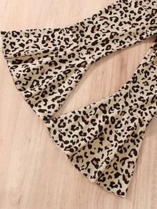 SHEIN Toddler Girls Figure Graphic Tee & Leopard Flare Leg Trousers - Multicolor - View 4