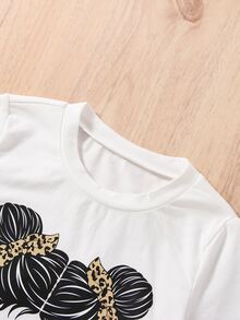 SHEIN Toddler Girls Figure Graphic Tee & Leopard Flare Leg Trousers - Multicolor - View 7