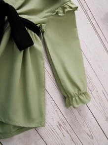 SHEIN Blusa De Media Manga Con Botones Y Pantalones Para Niña Pequeña Con Ribete De Volantes Y Mangas Con Volantes - Multicolor - Ver 5