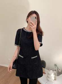 DAZY 拼接邊前口袋粗花呢連衣裙 - 黑色 - 查看 8