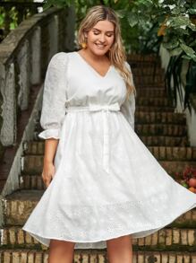 SHEIN VCAY 大碼網眼刺繡荷葉袖繫腰帶洋裝 - 白色 - 查看 3