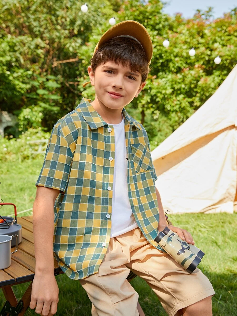 SHEIN 男孩格紋印花口袋貼布襯衫