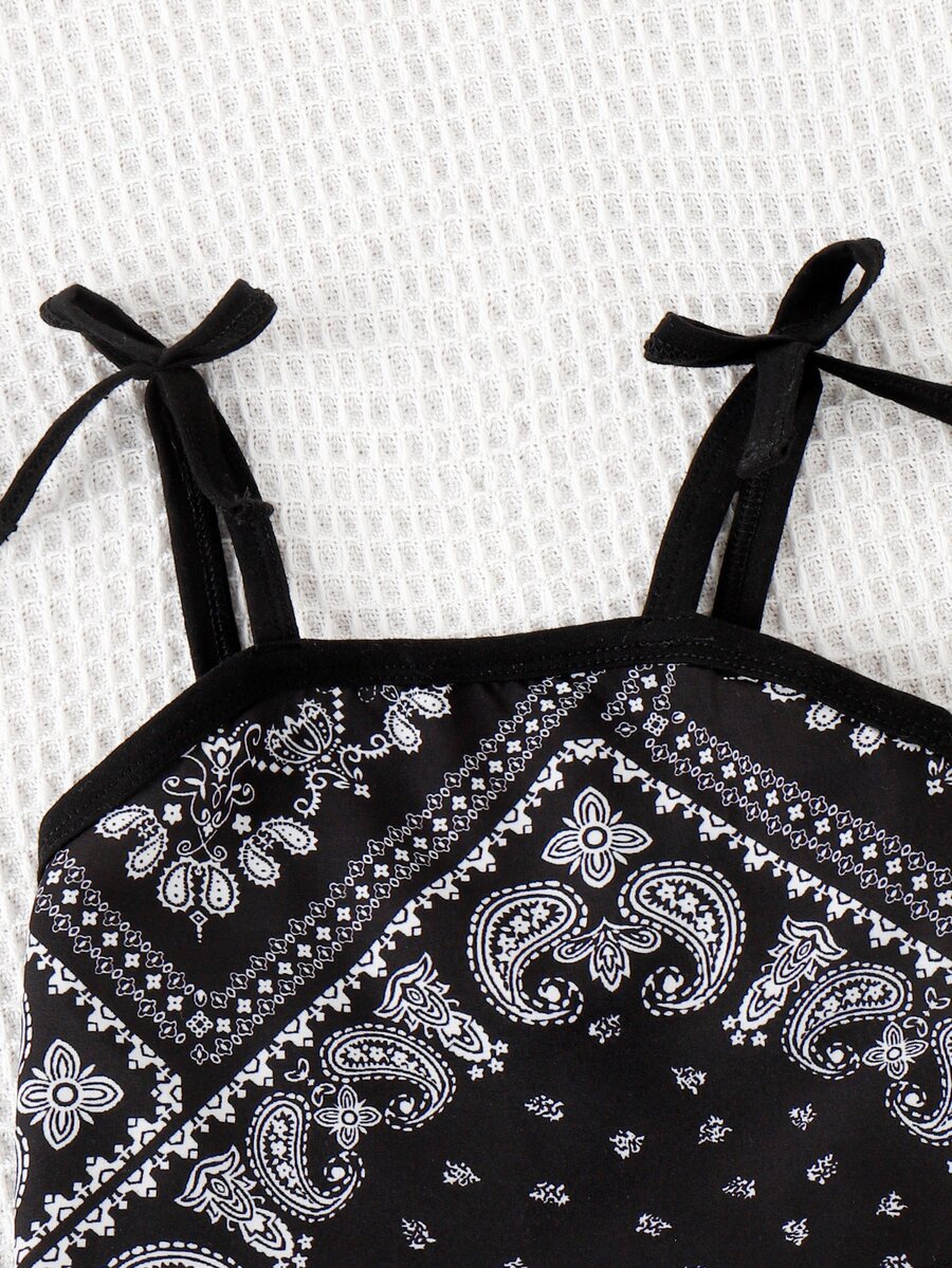 SHEIN Toddler Girls Paisley Print Bandana Cami Top & Belted Roll Hem