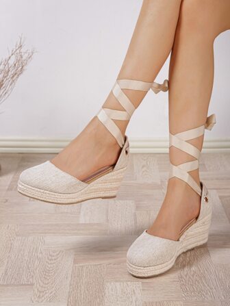 腿部繫帶設計草編坡跟淺口鞋