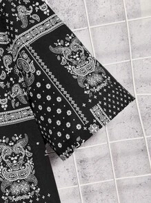 Manfinity VCAY Men Plus Paisley Print Shirt - Black and White - View 4