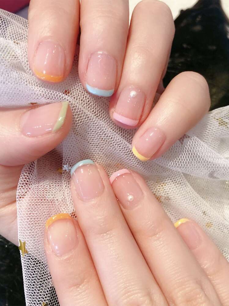 24入組短款方形假指甲+1支指甲修剪器和1張貼紙式指甲，指甲用品 - 彩色 - 查看 1