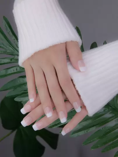 prettysecrets 24入組短正方形白色法式光亮假指甲+1入組指甲檔+1片膠帶貼式指甲，指甲用品升級您的造型