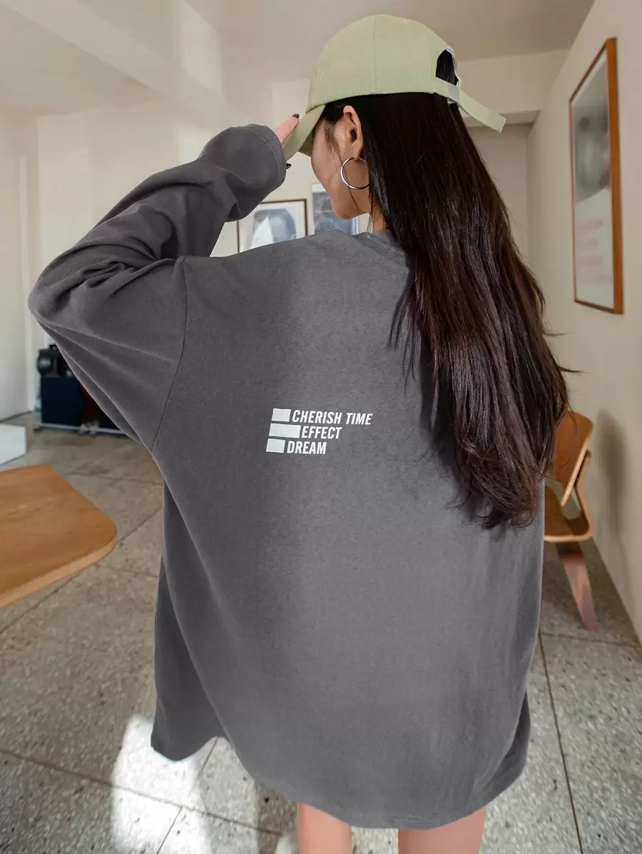 DAZY 几何与字母图案落肩超大 T 恤长袖女式上衣，秋季女装