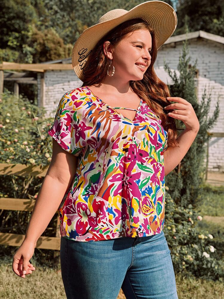 SHEIN VCAY Plus Floral Print Cut Out Front Blouse - Multicolor - View 3