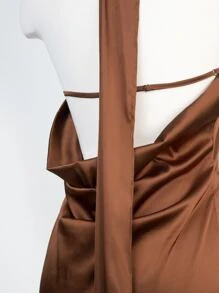 SHEIN BAE 打褶細節露背緞面掛脖洋裝 - 咖啡棕 - 查看 7