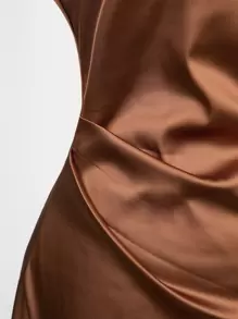 SHEIN BAE 打褶細節露背緞面掛脖洋裝 - 咖啡棕 - 查看 8