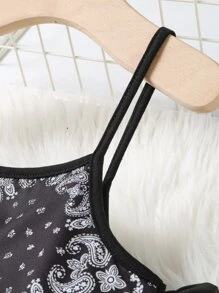 女孩佩斯利絲巾圖案頭巾下擺吊帶上衣和褲子