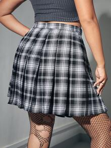 ROMWE Plus Plaid Print Chain Detail Pleated Skirt - Black and White - View 2