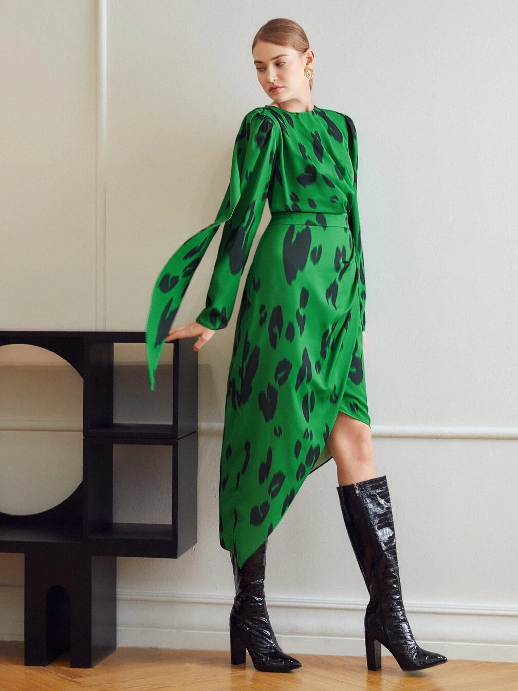 asymmetrical leopard dress MISSGUIDED Asymmetric Leopard Print Satin One Shoulder Backless Slit Hem  Maxi DressMISSGUIDED