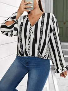 SHEIN LUNE Blusa de rayas & con estampado de cadena de cuello cruzado - Blanco y Negro - Ver 1