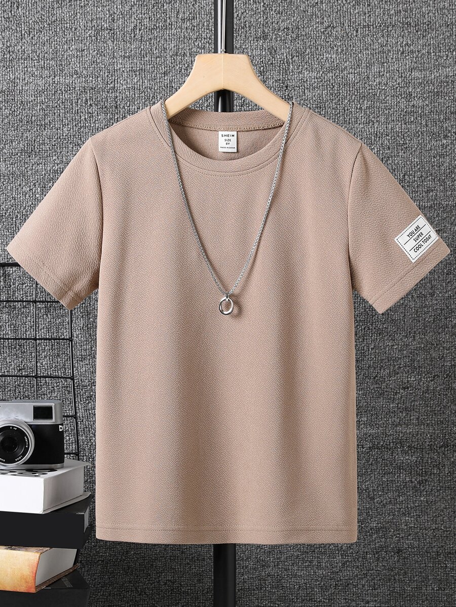 SHEIN 男孩字母補丁細節T恤無項鏈 - 卡其色 - 查看 1