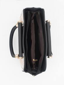 Bolsa cuadrada con patrón de cuadros con diseño de letra