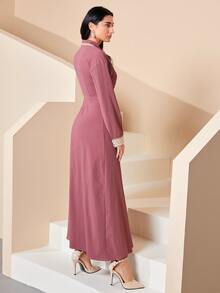 Modelyn Vestido con diseño de diamante de imitación con nudo lateral - Color caoba - Ver 2