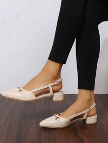 金屬裝飾粗跟高跟鞋