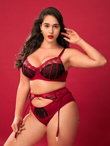 Plus Heart Embroidery Mesh Underwire Garter Lingerie Set - Burgundy - View 4