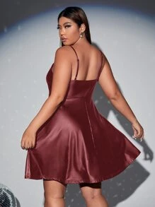 SHEIN Privé 大碼喇叭下擺吊帶洋裝 - 酒紅色 - 查看 2