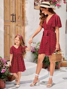 SHEIN 小女童1入組紙屑愛心圖案蝴蝶袖洋裝 - 酒紅色 - 查看 5