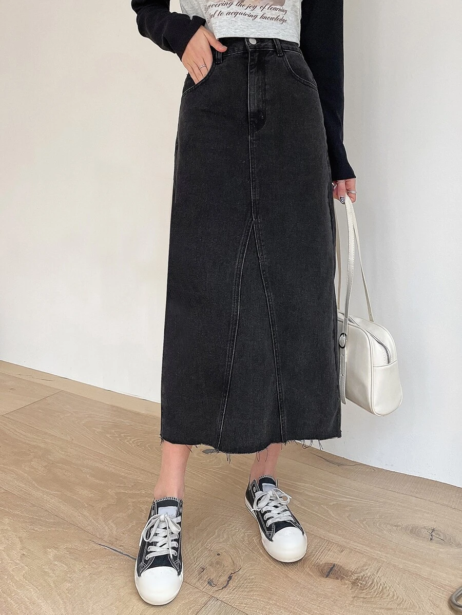 DAZY Chân váy denim cạp cao, xẻ lưng, gấu váy cắt thô - màu đen - Xem 1