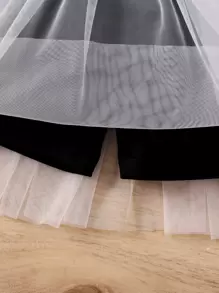 女小童黑色和白色休閒網紗透視洋裝帶字母圖案和短褲套裝適合夏天 - 黑與白 - 查看 7