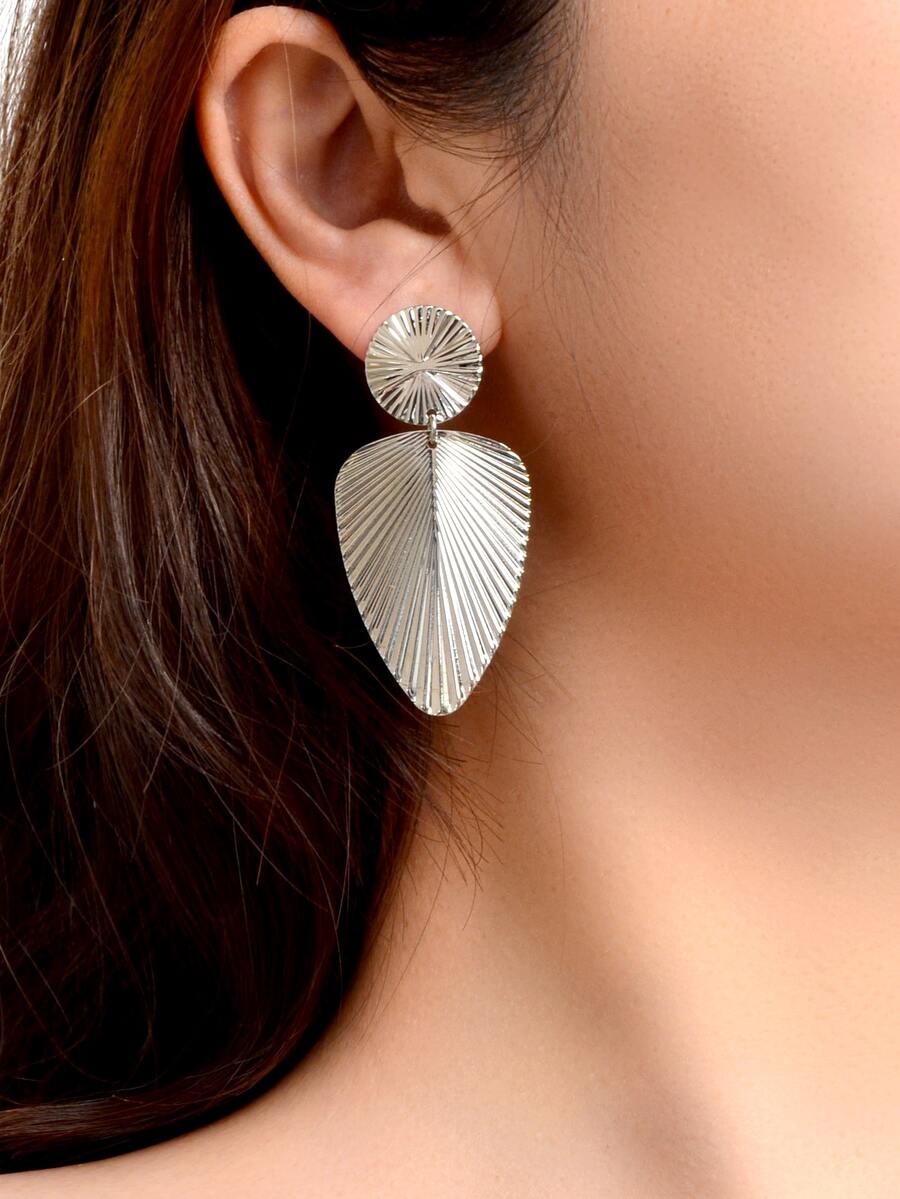 紋理質感金屬耳墜 - 銀色 - 查看 1