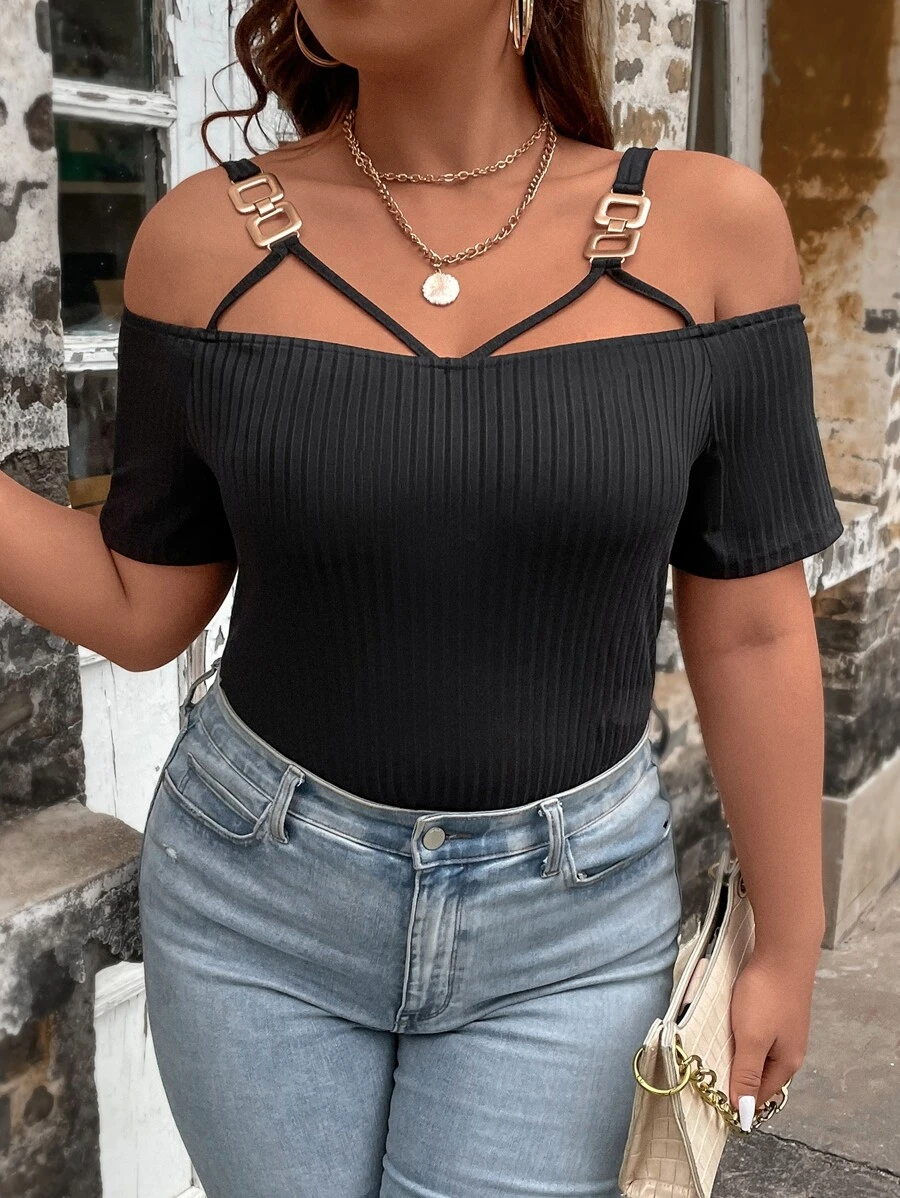 SHEIN Clasi Camiseta con diseño de aro O de hombros descubiertos - Negro - Ver 1