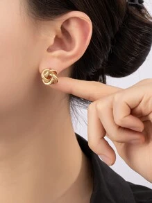 Women Solid Color Twist Stud Earrings