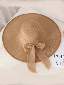 Un sombrero de sol para mujeres con lazo, borde plegable, protección UV y adecuado para playa o moños