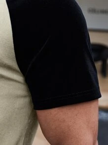 Manfinity 男士王冠和字母圖案插肩袖T恤 - 卡其色 - 查看 4