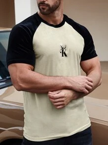 Manfinity 男士王冠和字母圖案插肩袖T恤 - 卡其色 - 查看 5