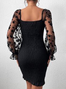 SHEIN Privé Vestido ajustado floral de malla de cuello cuadrado de manga con volante bajo con fruncido - Negro - Ver 2