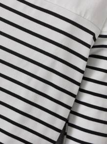 SHEIN Camiseta casual com estampa listrada e detalhe de botão para meninas pré-adolescentes