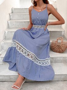 SHEIN VCAY Robe à fines brides à rayures dentelle à nœud au dos à volants