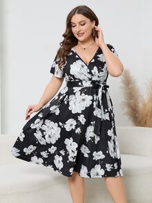 大碼印花蝴蝶袖繫腰帶洋裝