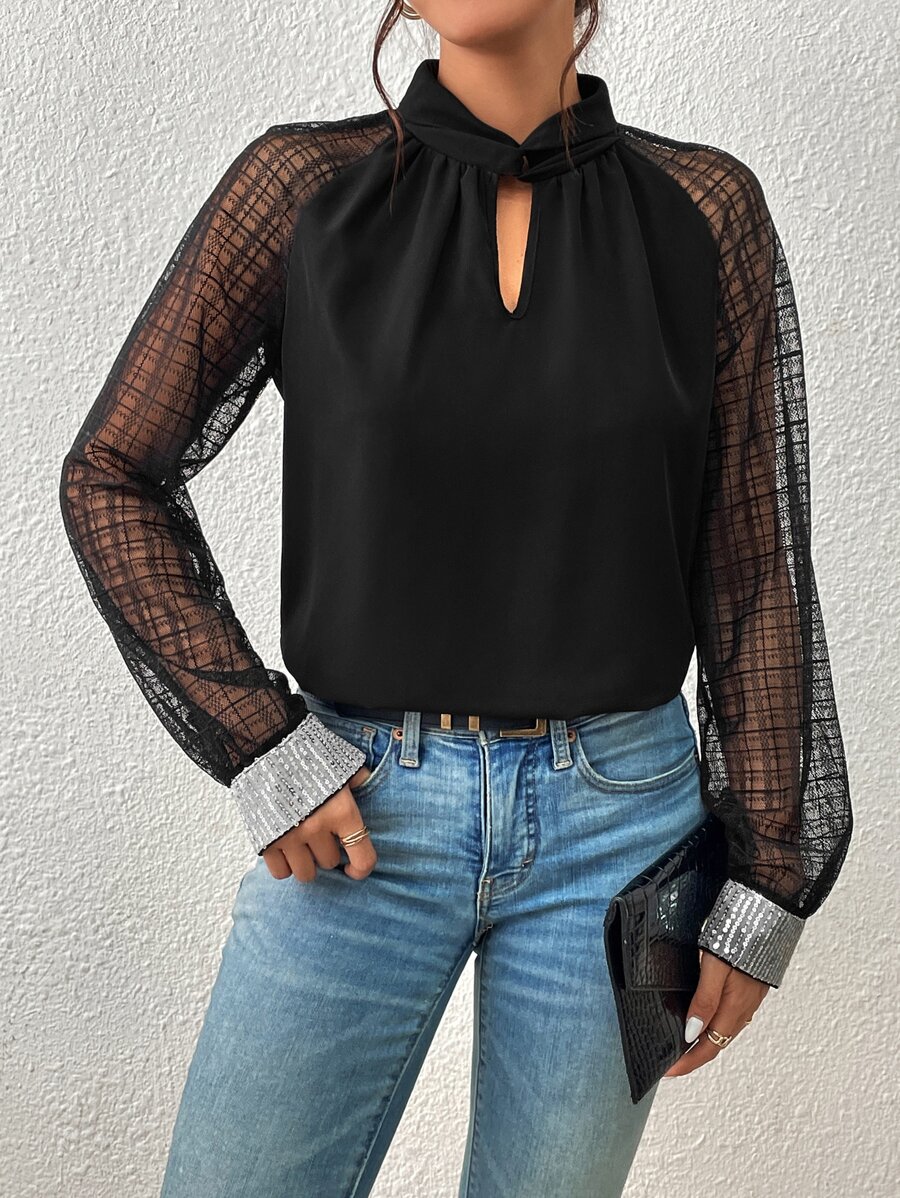 SHEIN Privé Blusa de malla en contraste con lentejuela en contraste de cuello con abertura de ojo de manga raglán