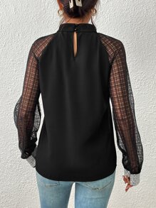 SHEIN Privé Blusa de malla en contraste con lentejuela en contraste de cuello con abertura de ojo de manga raglán