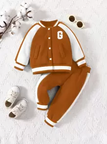 Bebé niño Cazadora de universidad con estampado de letra de manga raglán térmico con pantalones deportivos - Marrón - Ver 1